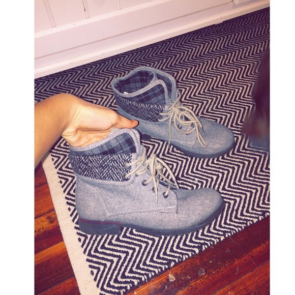 Grey Boots. - Picture 2 of 2